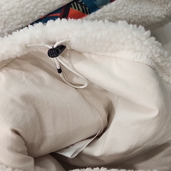 Hooey Sherpa Pullover White with Aztec Accents - Picture 7 of 11